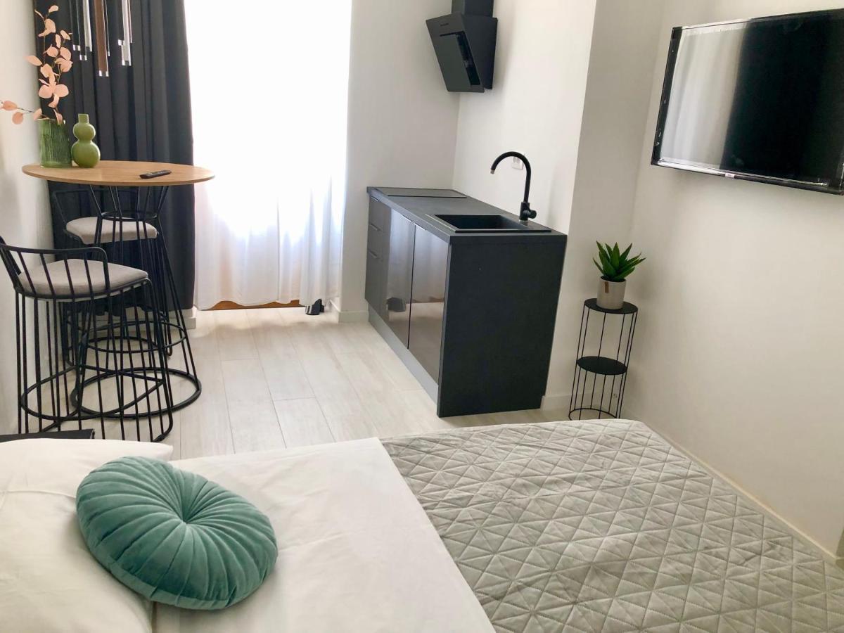 Hedone City Luxury Apartments With Free Parking Пула Екстериор снимка