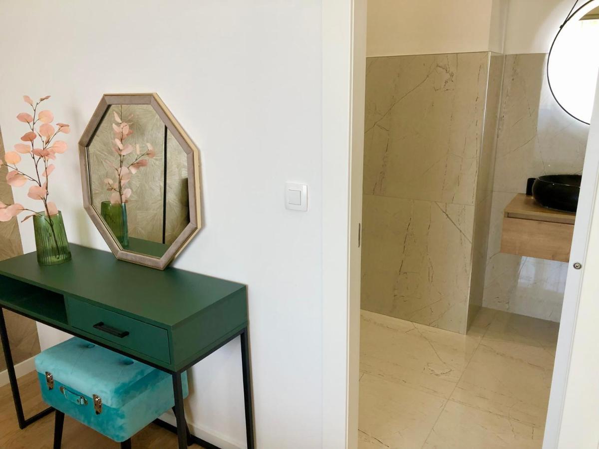 Hedone City Luxury Apartments With Free Parking Пула Екстериор снимка