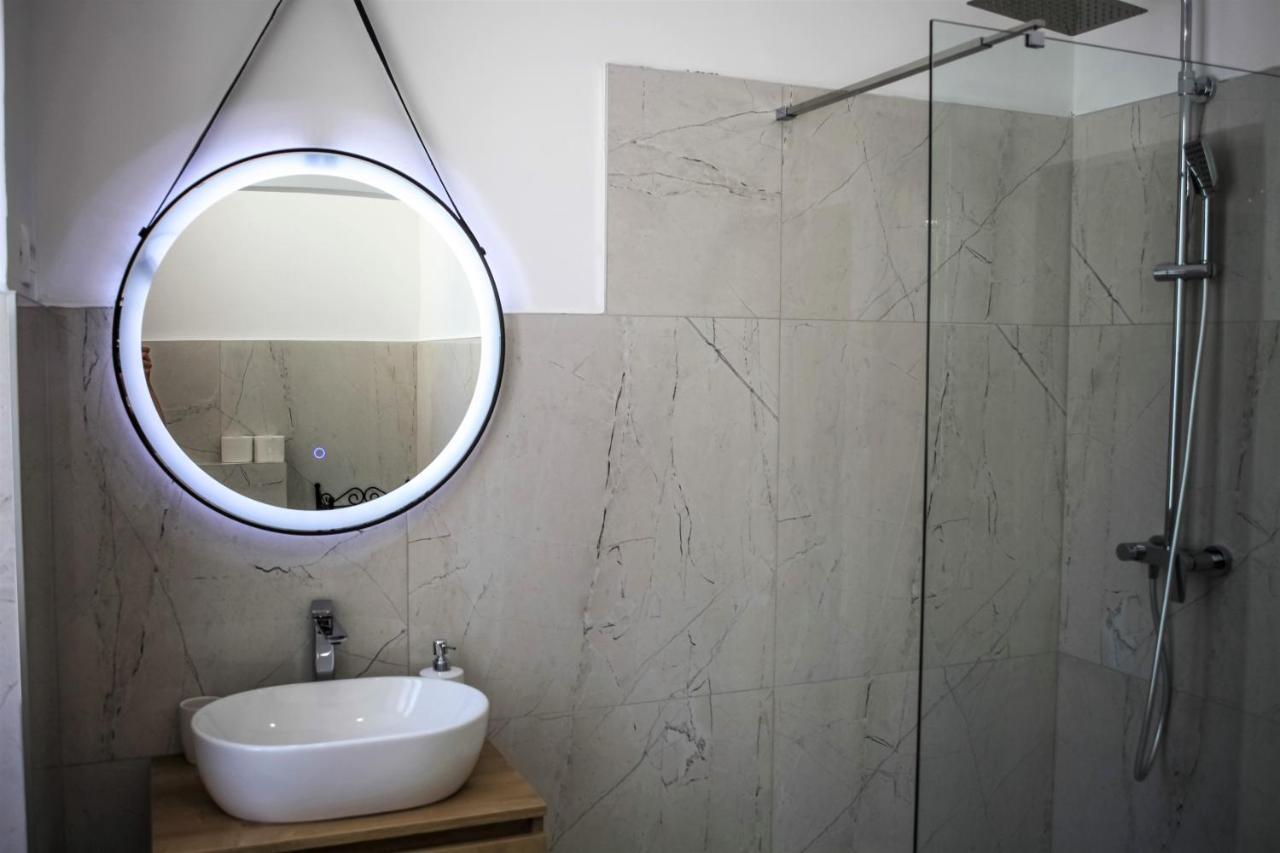 Hedone City Luxury Apartments With Free Parking Пула Екстериор снимка